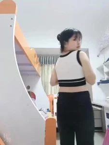 【雨哥原创】实录良家小骚逼自慰给我看，双手扣逼玩的就是真实