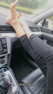 全程淫语对白，车都要操翻了