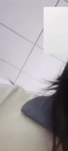 【章哥经典】颜值很高的眼镜妹，小穴座脸，舔奶头各种动作诱惑2