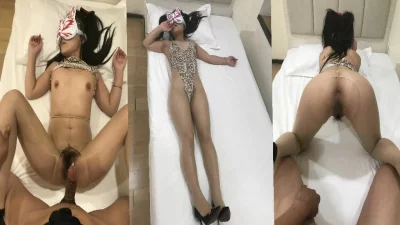 第一视角玩阿姨的鲍鱼骚逼。